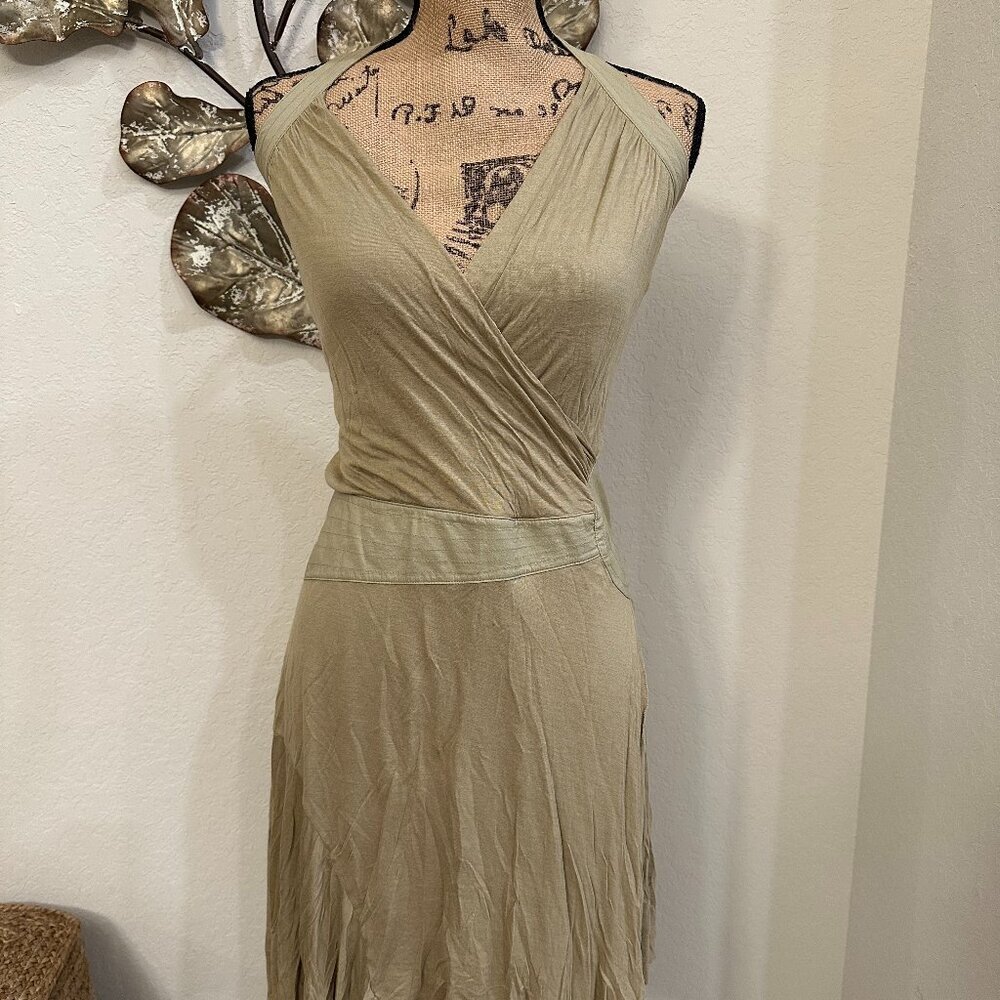 🌿 NWOT To The Max Olive Green Halter Midi Dress – XS – Flowy Boho Chic - Picture 2 of 5